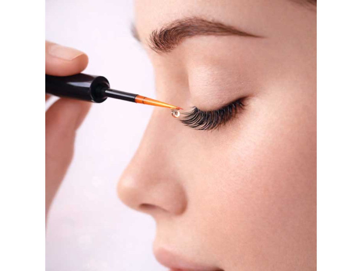 Почему ресницы и брови перестают расти - и как сыворотка может изменить ситуацию